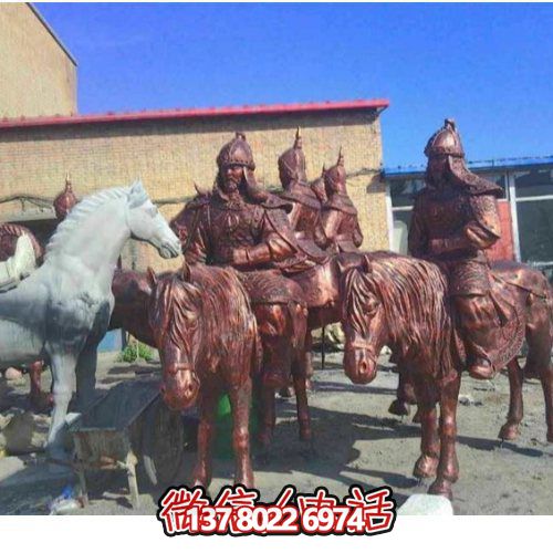 巨型騎士馬銅雕塑，點(diǎn)綴景區(qū)廣場(chǎng)