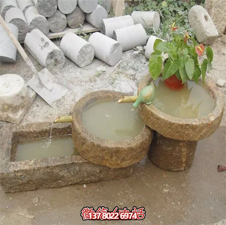 古老農(nóng)村石槽流水魚缸，傳統(tǒng)擺件裝飾景觀