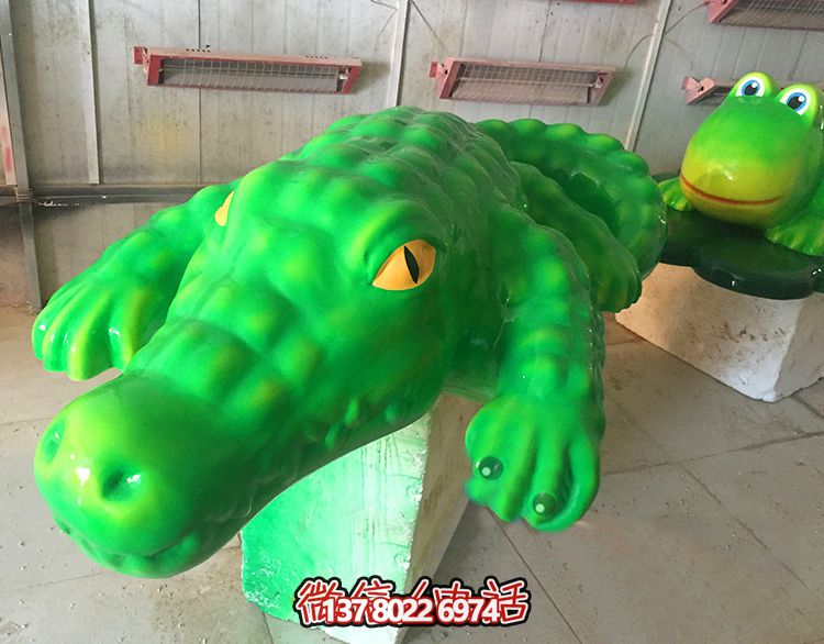 玻璃鋼鱷魚雕塑，為游樂場裝飾添彩
