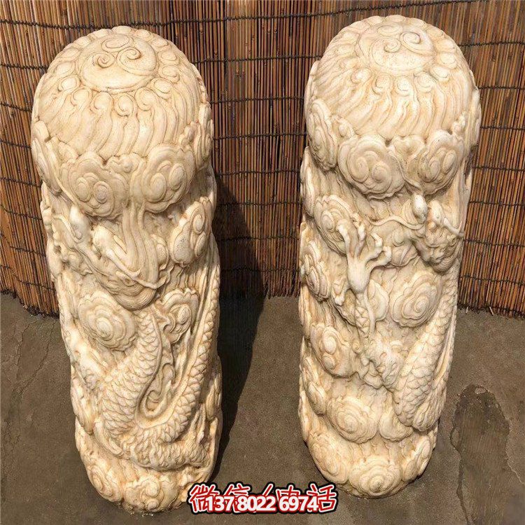 精美石柱浮雕擺件，添上龍庭院門口的濃濃文化氣息