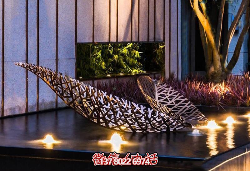 不銹鋼樹葉鏤空雕塑，給戶外和酒店環(huán)境帶來優(yōu)雅氣息