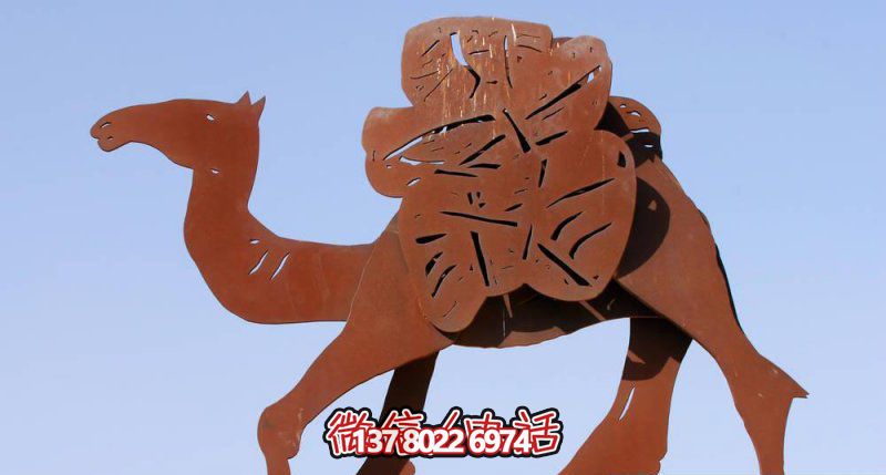 不銹鋼駱駝剪紙雕塑，點綴街道邊行走