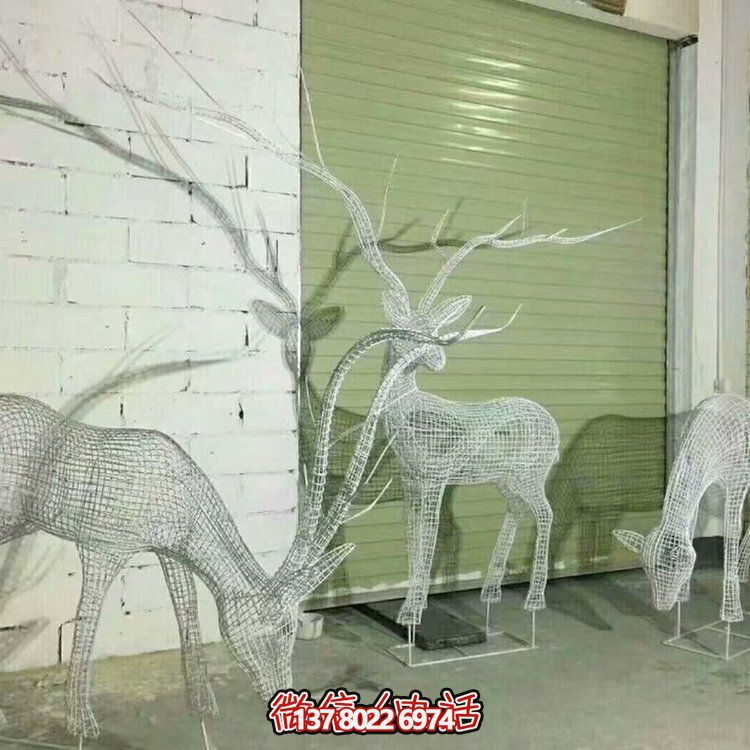 不銹鋼鏤空網格鹿燈光亮化擺件，為公園草坪上裝飾增添精彩