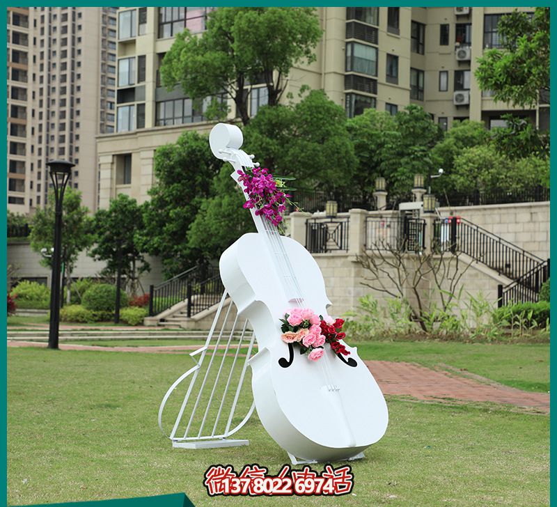 玻璃鋼雕塑，打造創(chuàng)意白色大提琴，點(diǎn)綴公園景區(qū)