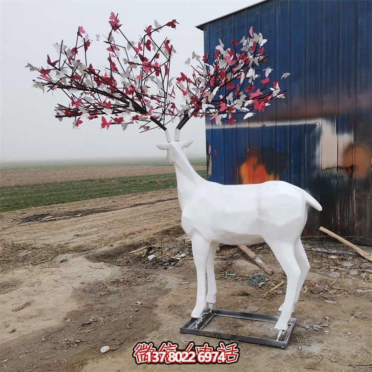 玻璃鋼雕塑梅花鹿，為戶(hù)外園林景觀增添抽象美感