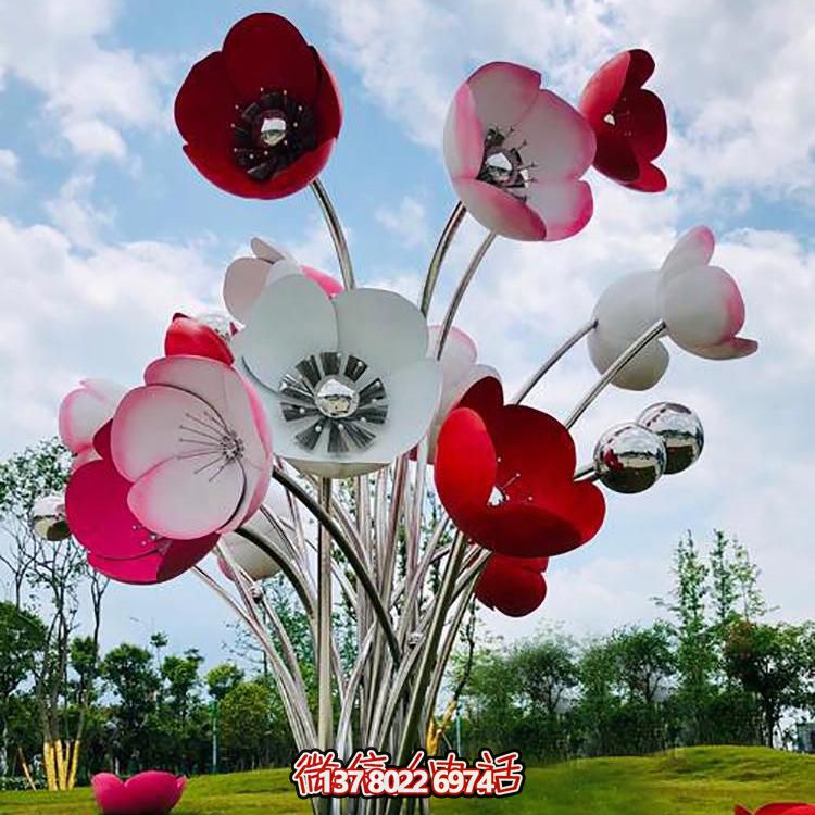 不銹鋼彩繪大型花朵雕塑，為景區(qū)廣場(chǎng)增添色彩