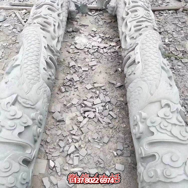 大型石雕龍柱，點綴園林景觀