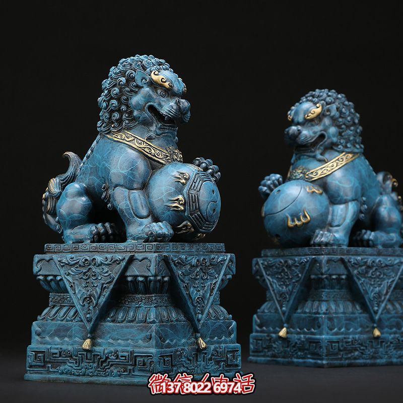 仿古青銅獅子雕塑，為景區(qū)創(chuàng)意增添古樸色彩