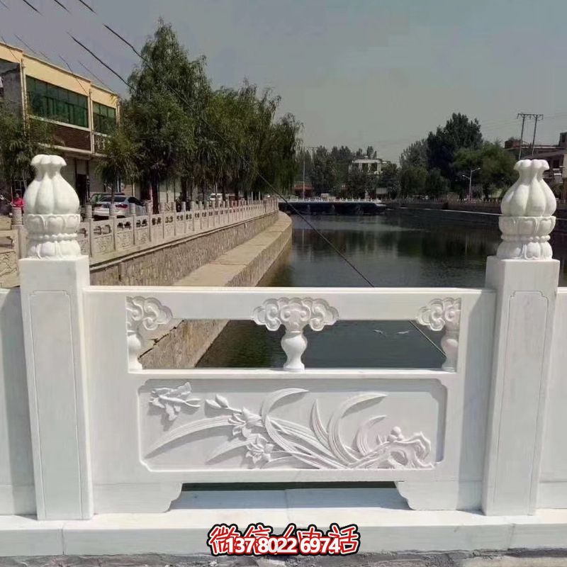 護(hù)城河精美石橋浮雕、漢白玉蘭花欄桿