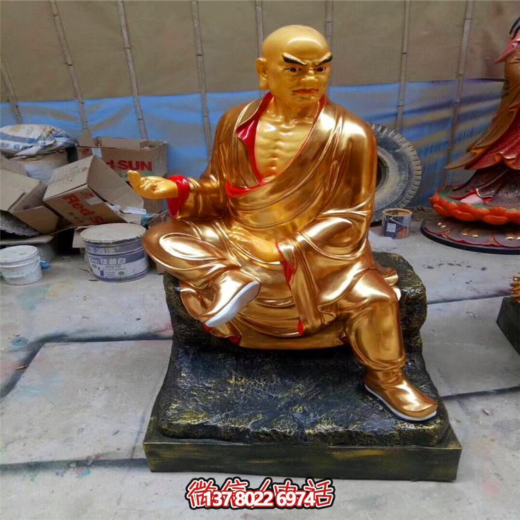 噴金烤漆菩薩雕塑，擁有古老神秘的十八羅漢美學